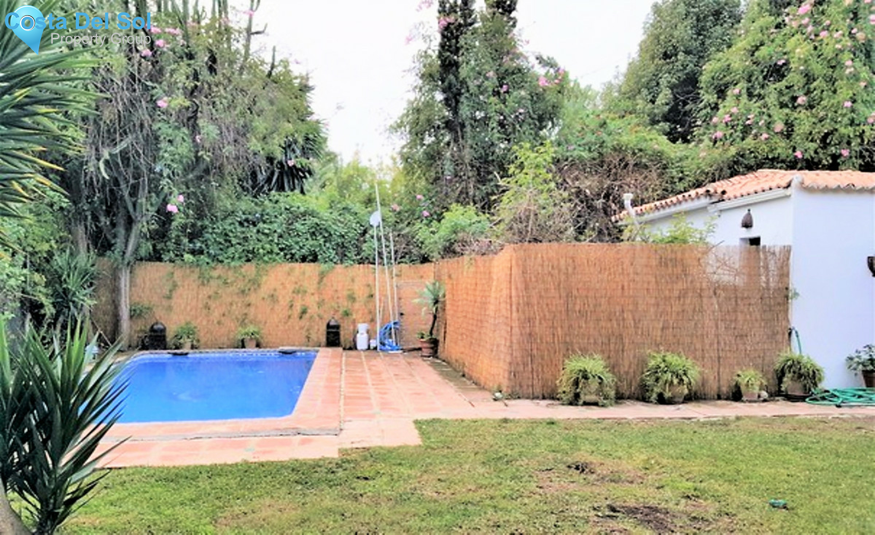 House in El Paraiso-1536494