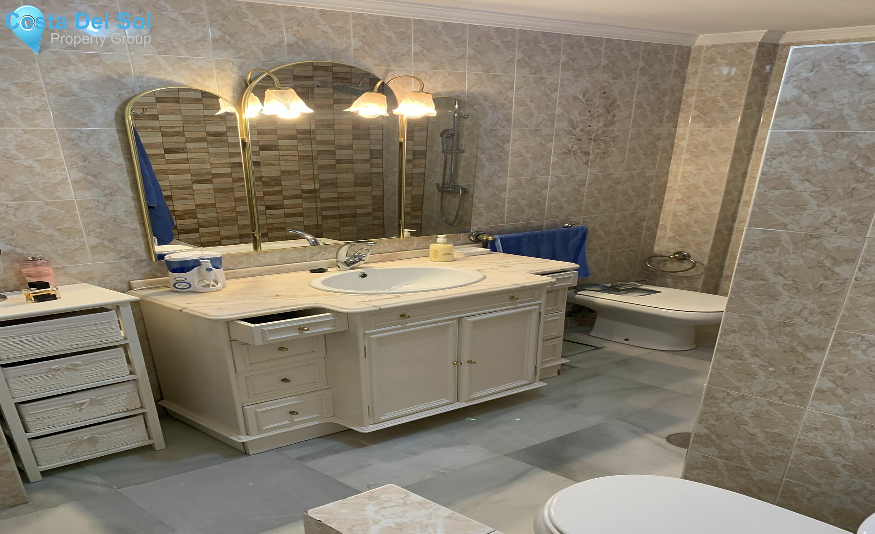 Middle Floor Apartment in Estepona-1395033