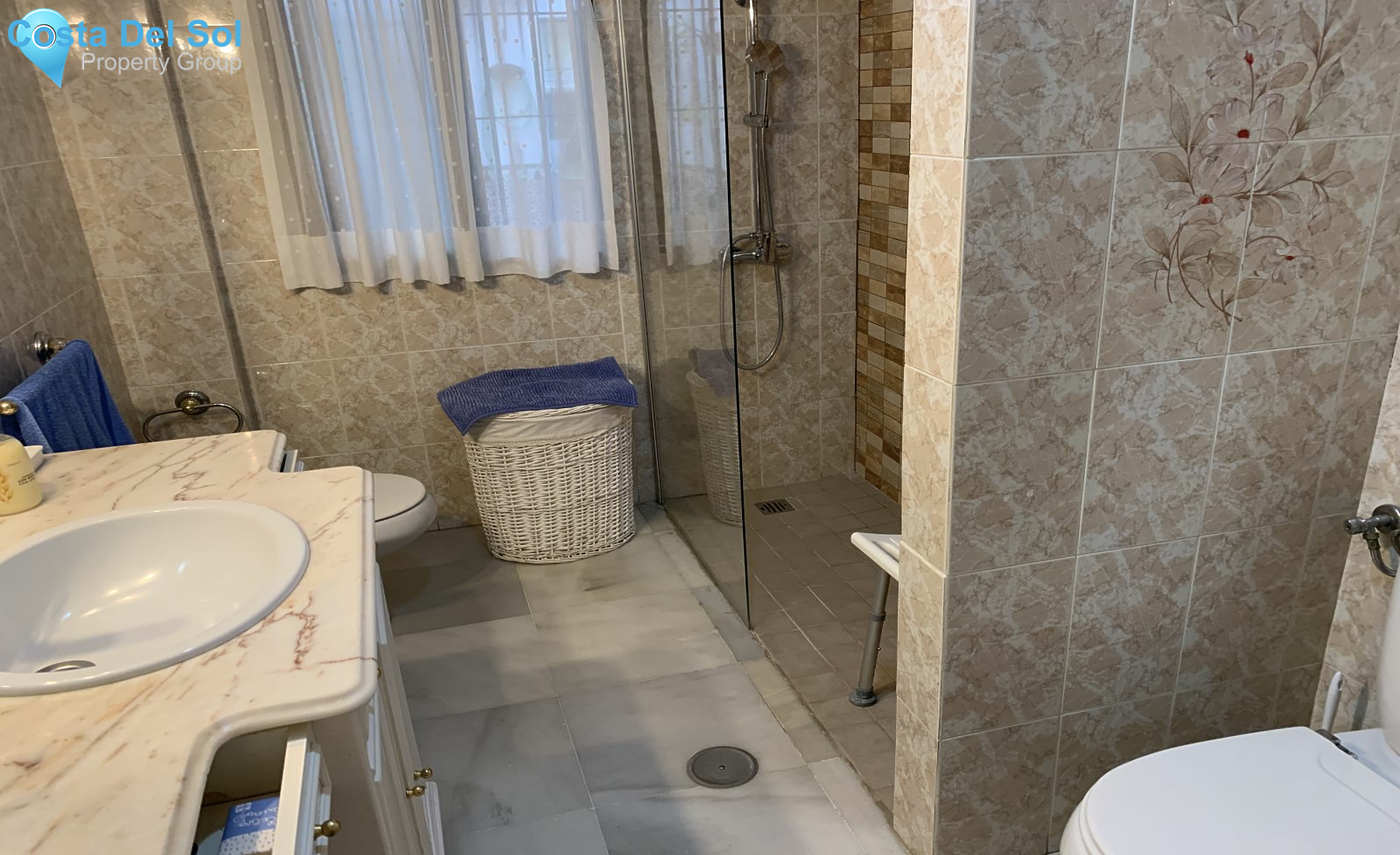 Middle Floor Apartment in Estepona-1395036