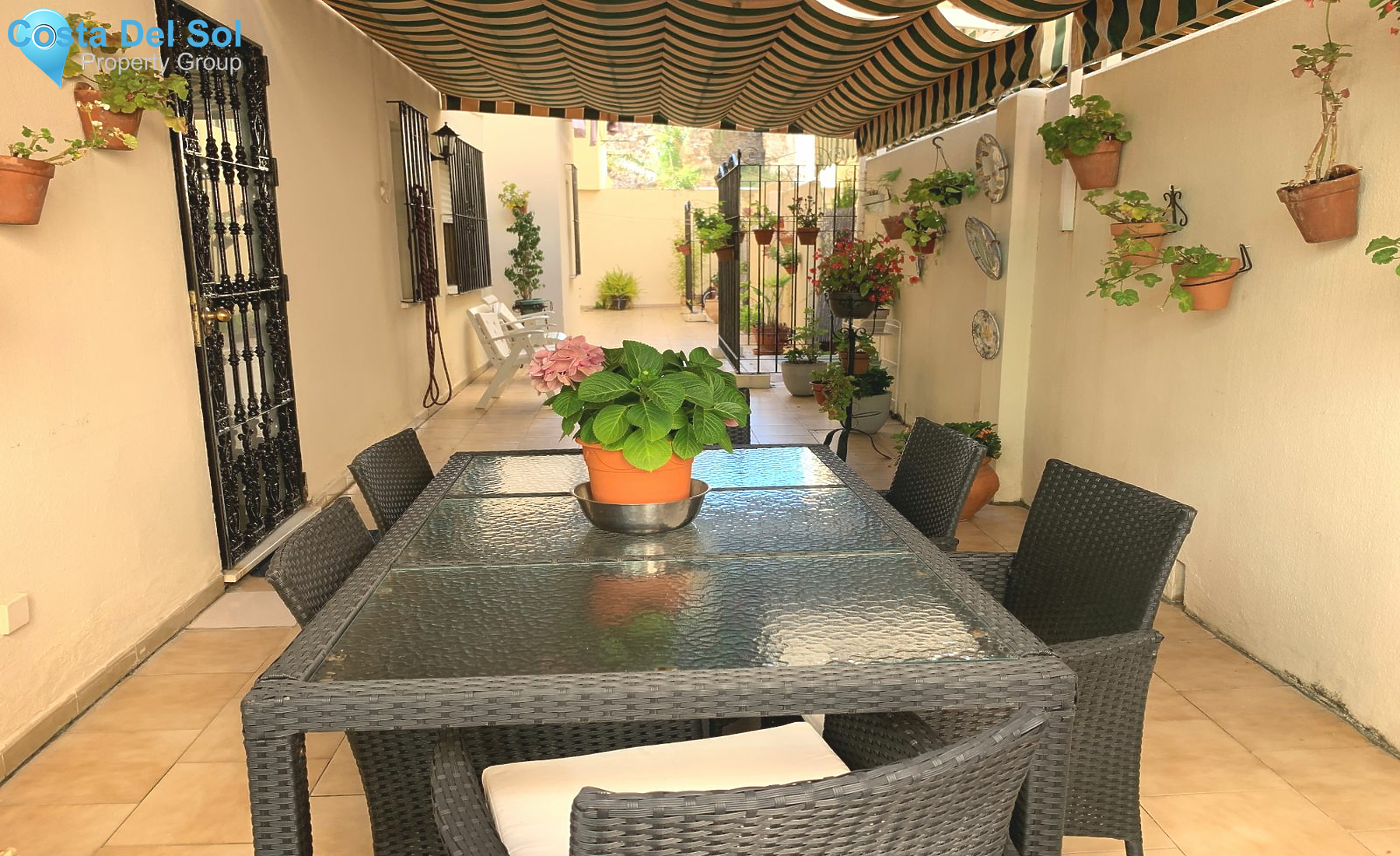 Middle Floor Apartment in Estepona-1395024