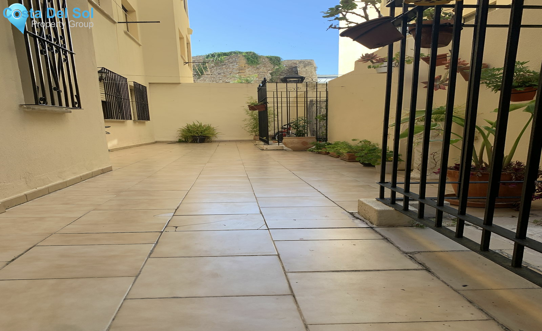 Middle Floor Apartment in Estepona-1395025