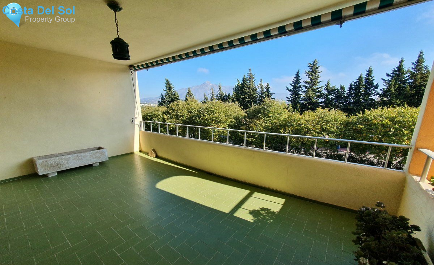 Middle Floor Apartment in Nueva Andalucía-1206667