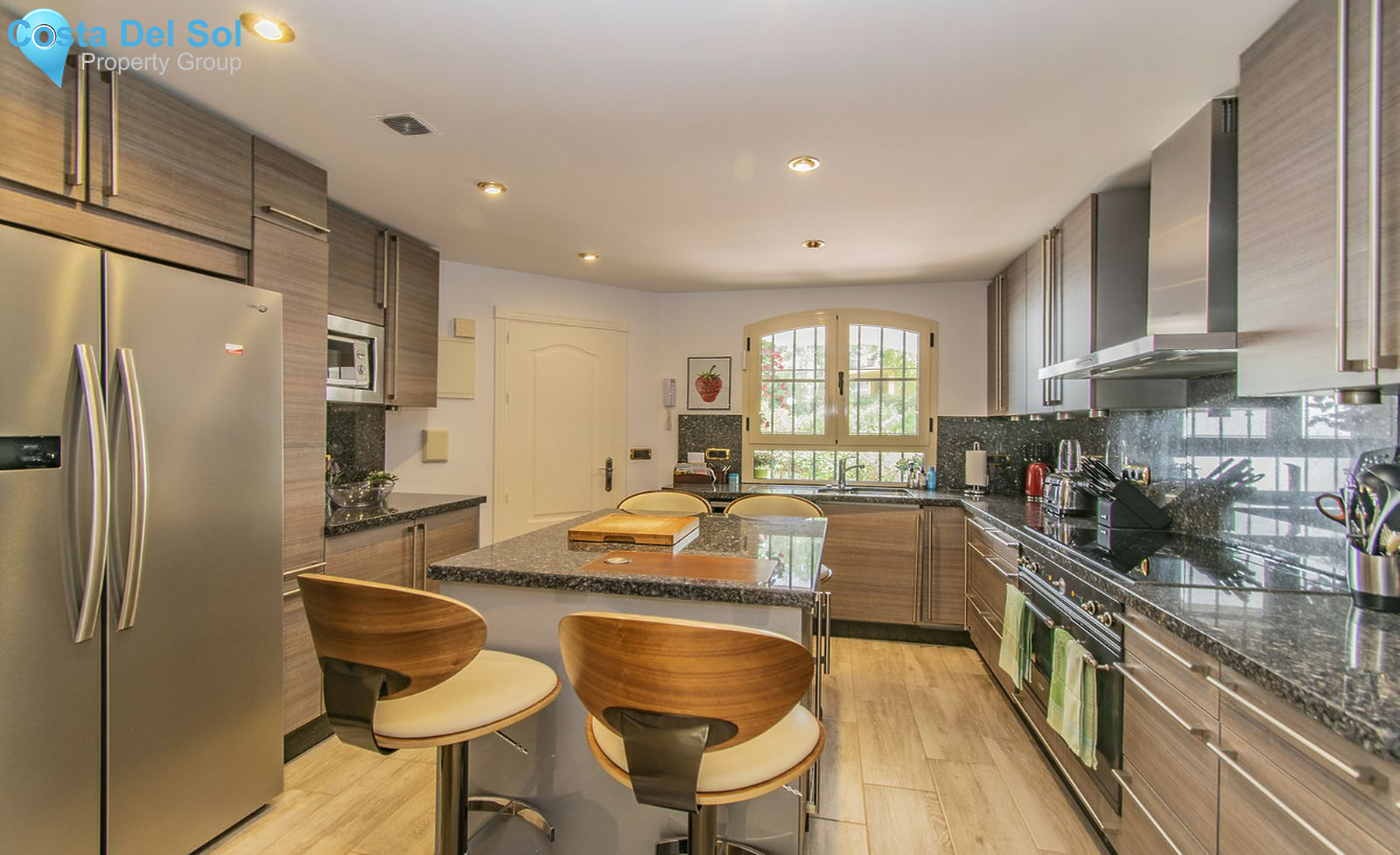 Semi-Detached House in Nueva Andalucía-1254621