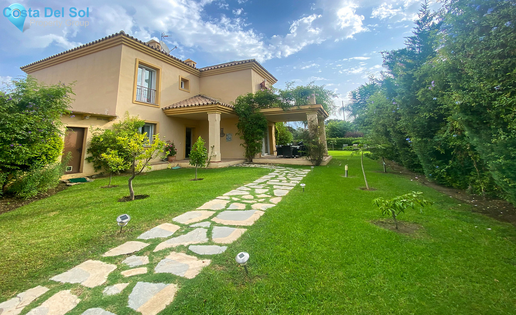 Semi-Detached House in Nueva Andalucía