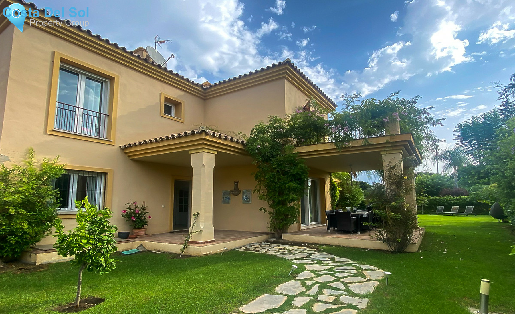 Semi-Detached House in Nueva Andalucía-1255361