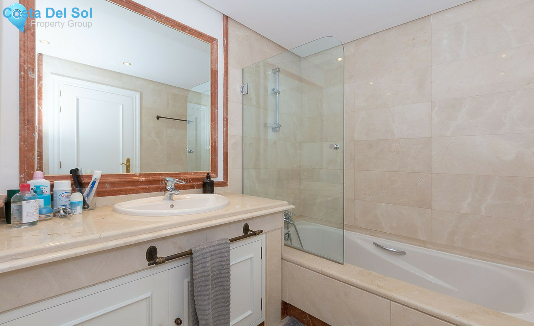 Semi-Detached House in Puerto Banús-1436132