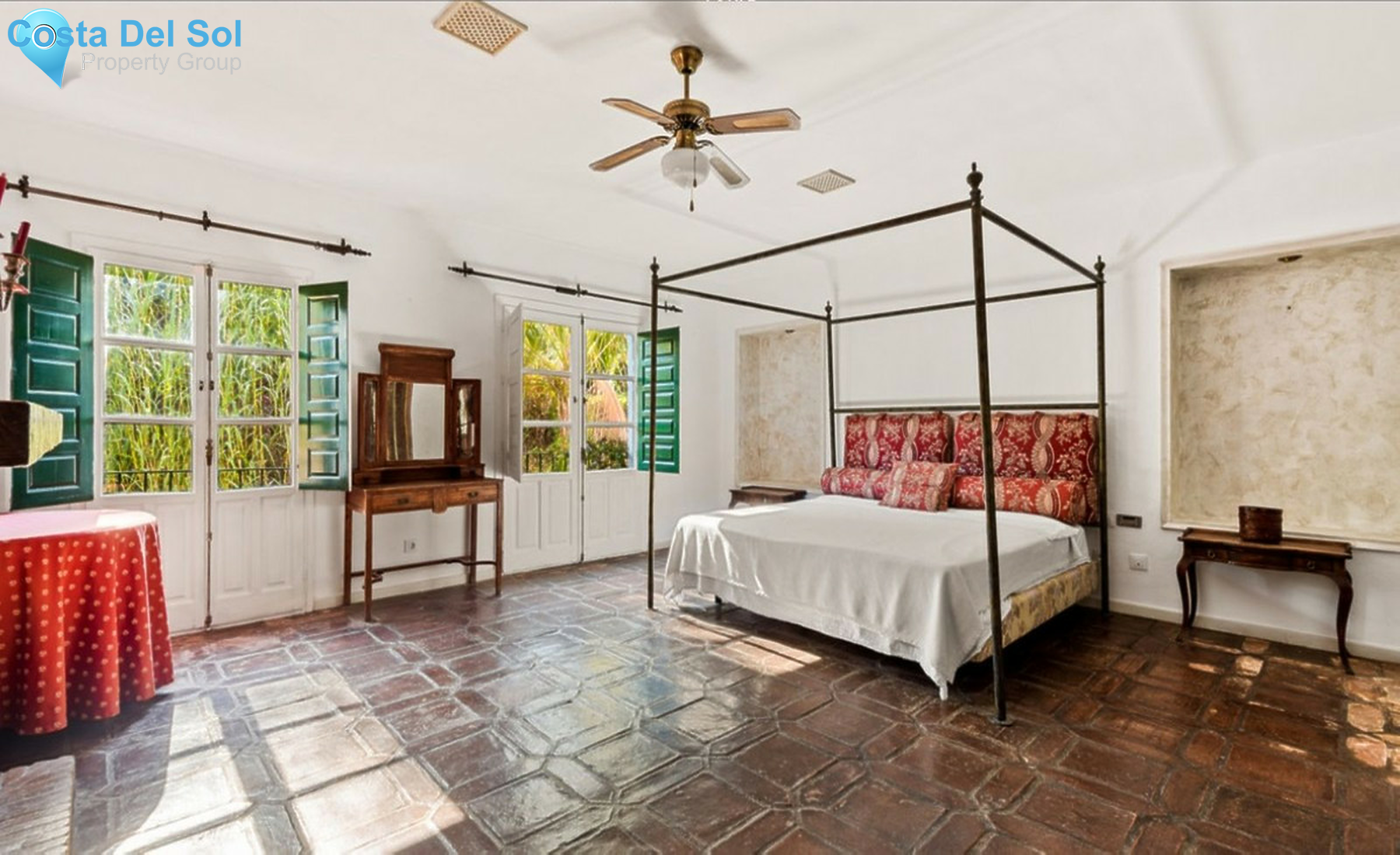 Semi-Detached House in The Golden Mile-1508241