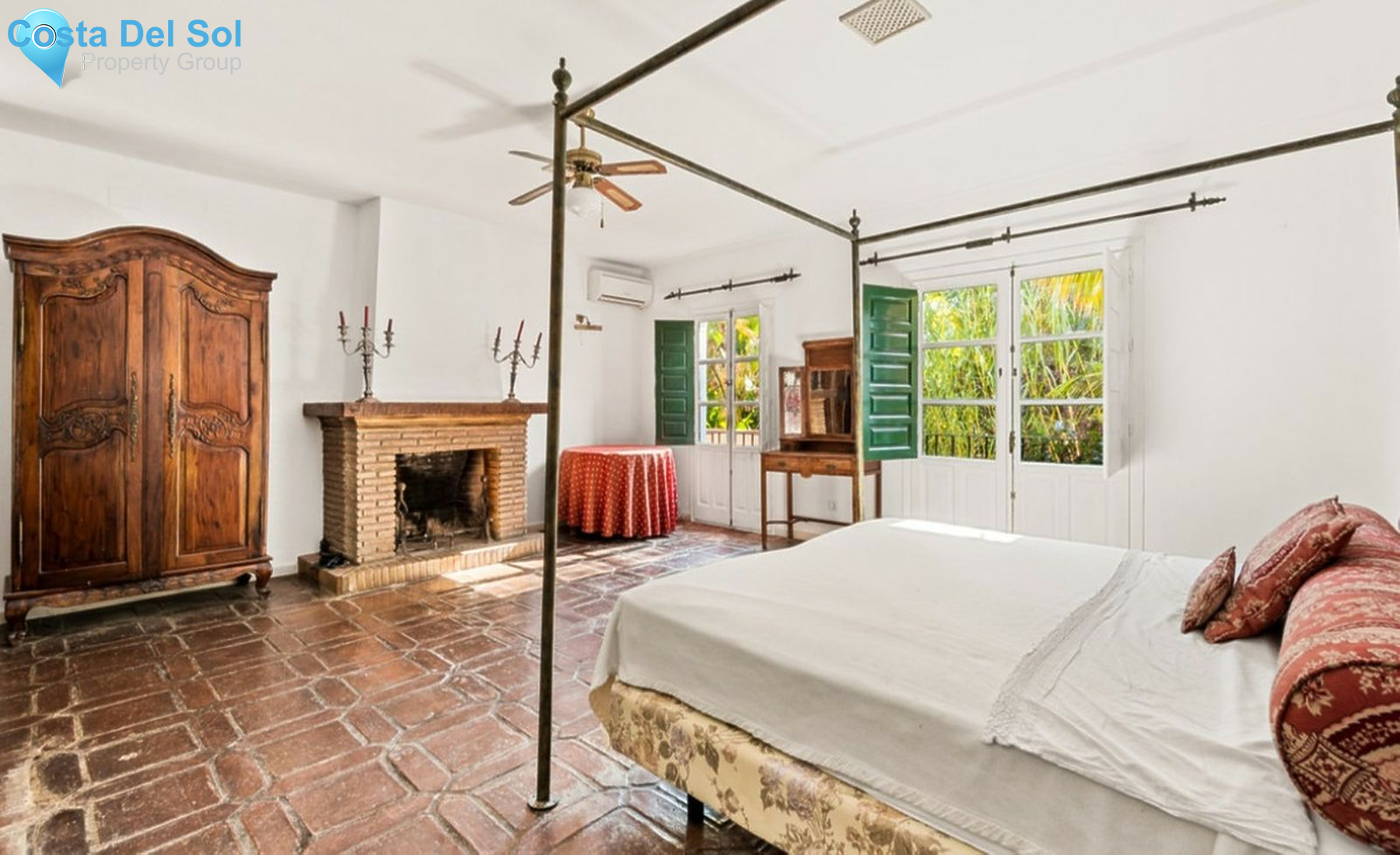 Semi-Detached House in The Golden Mile-1508242