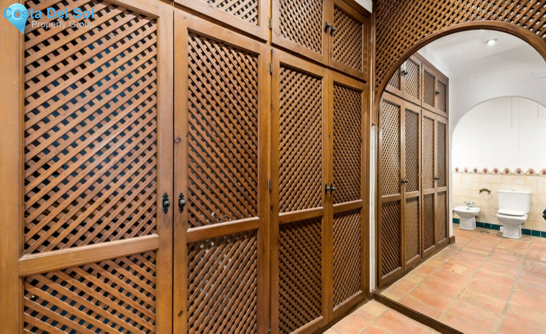 Semi-Detached House in The Golden Mile-1508244