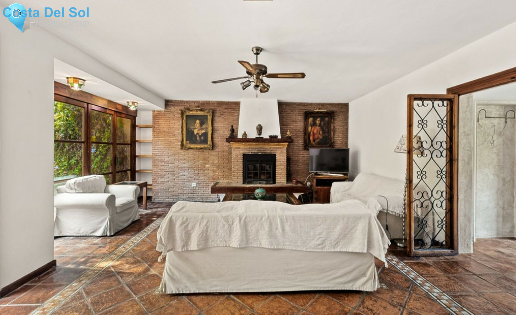 Semi-Detached House in The Golden Mile-1508232