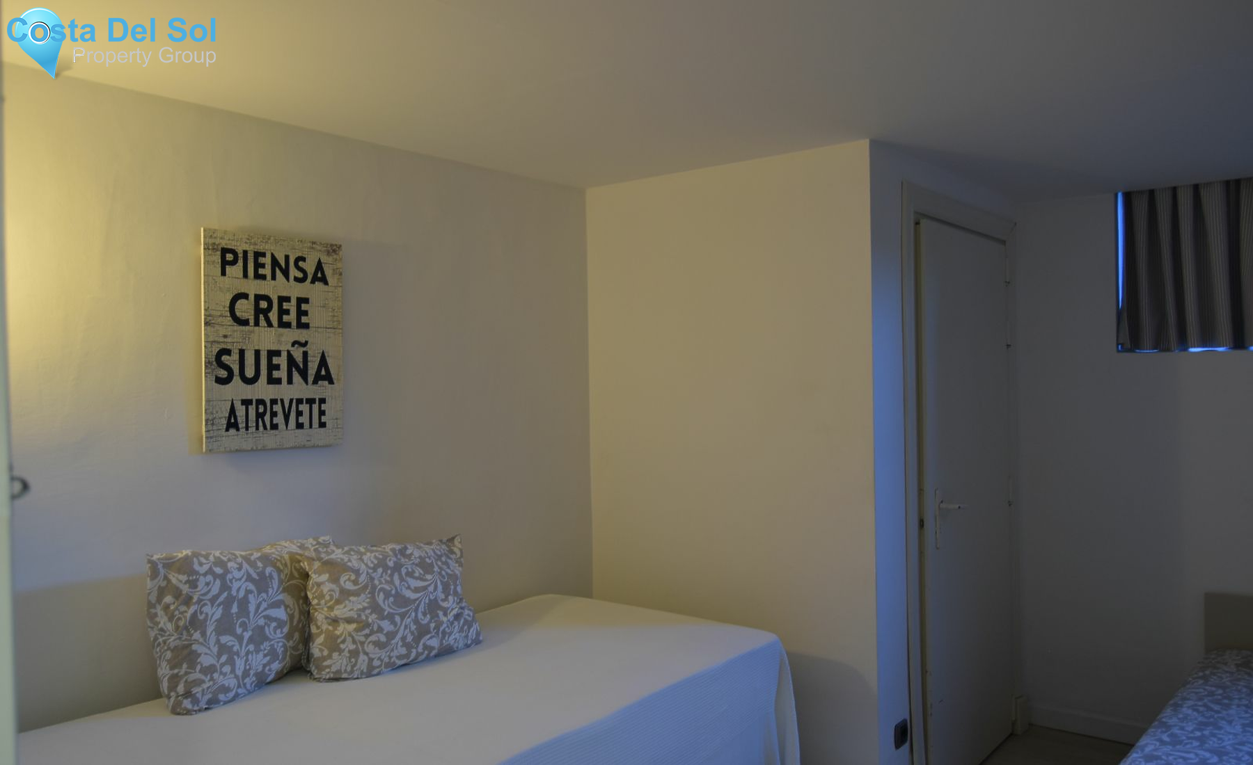 Semi-Detached House in The Golden Mile-1225200