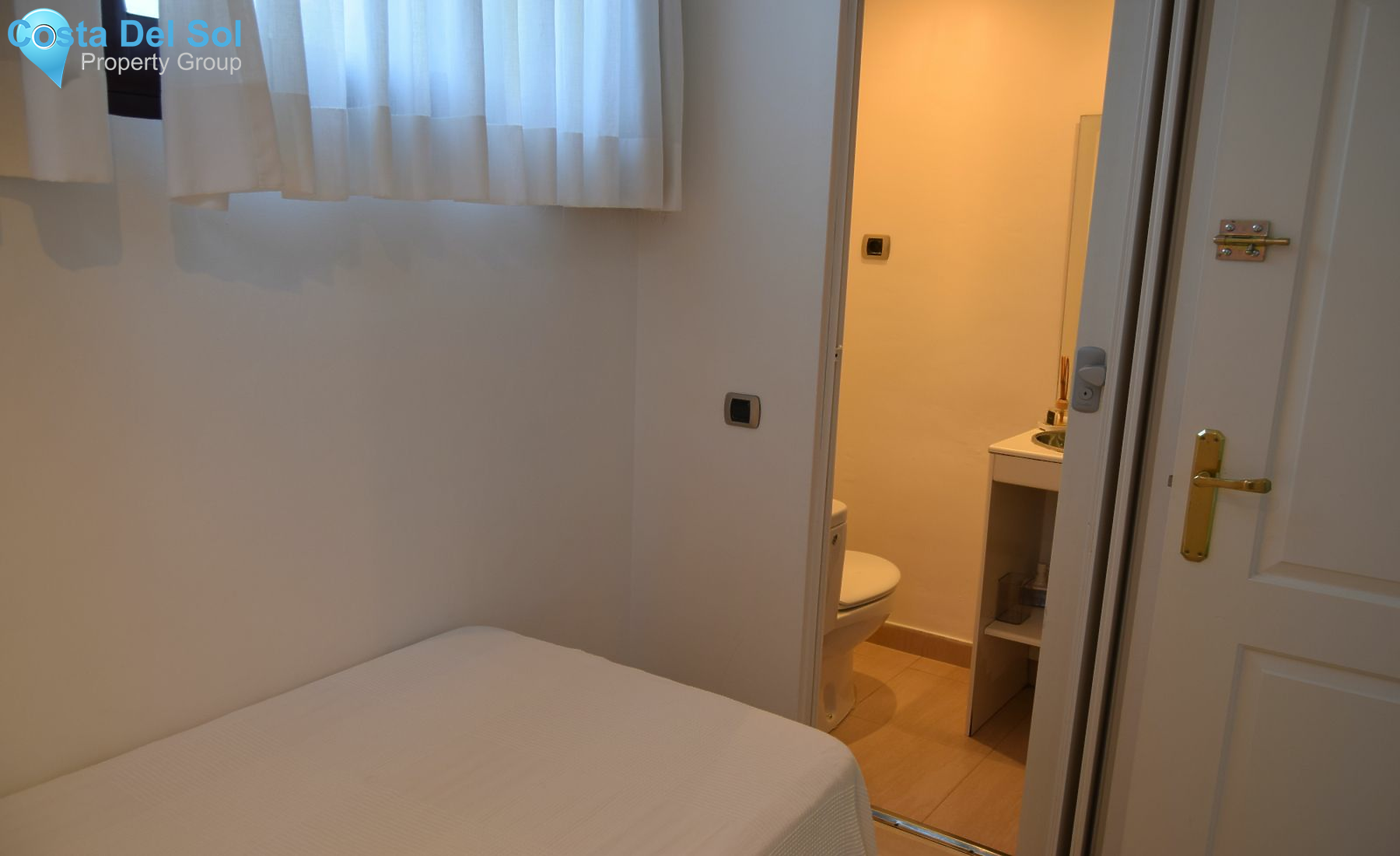 Semi-Detached House in The Golden Mile-1225202