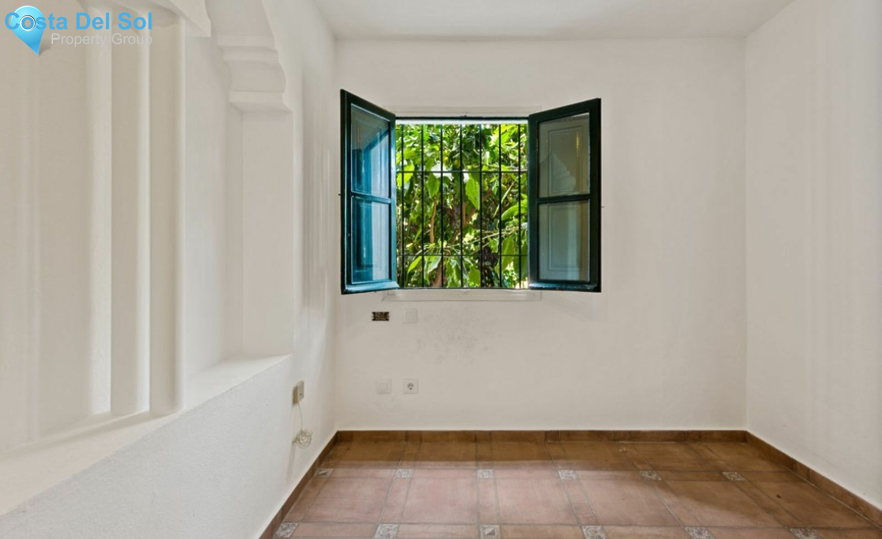 Semi-Detached House in The Golden Mile-1463750