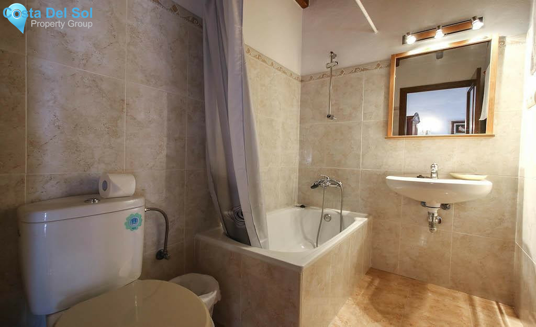 Townhouse in Alhaurín el Grande-1338692