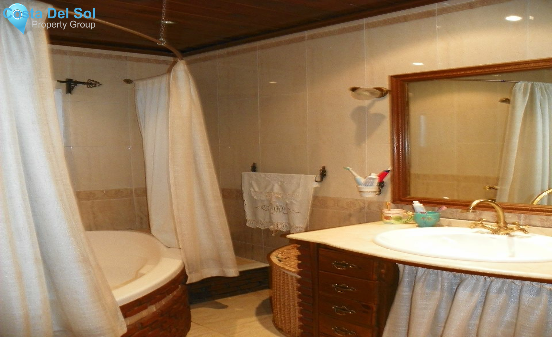 Townhouse in Alhaurín el Grande-1188996