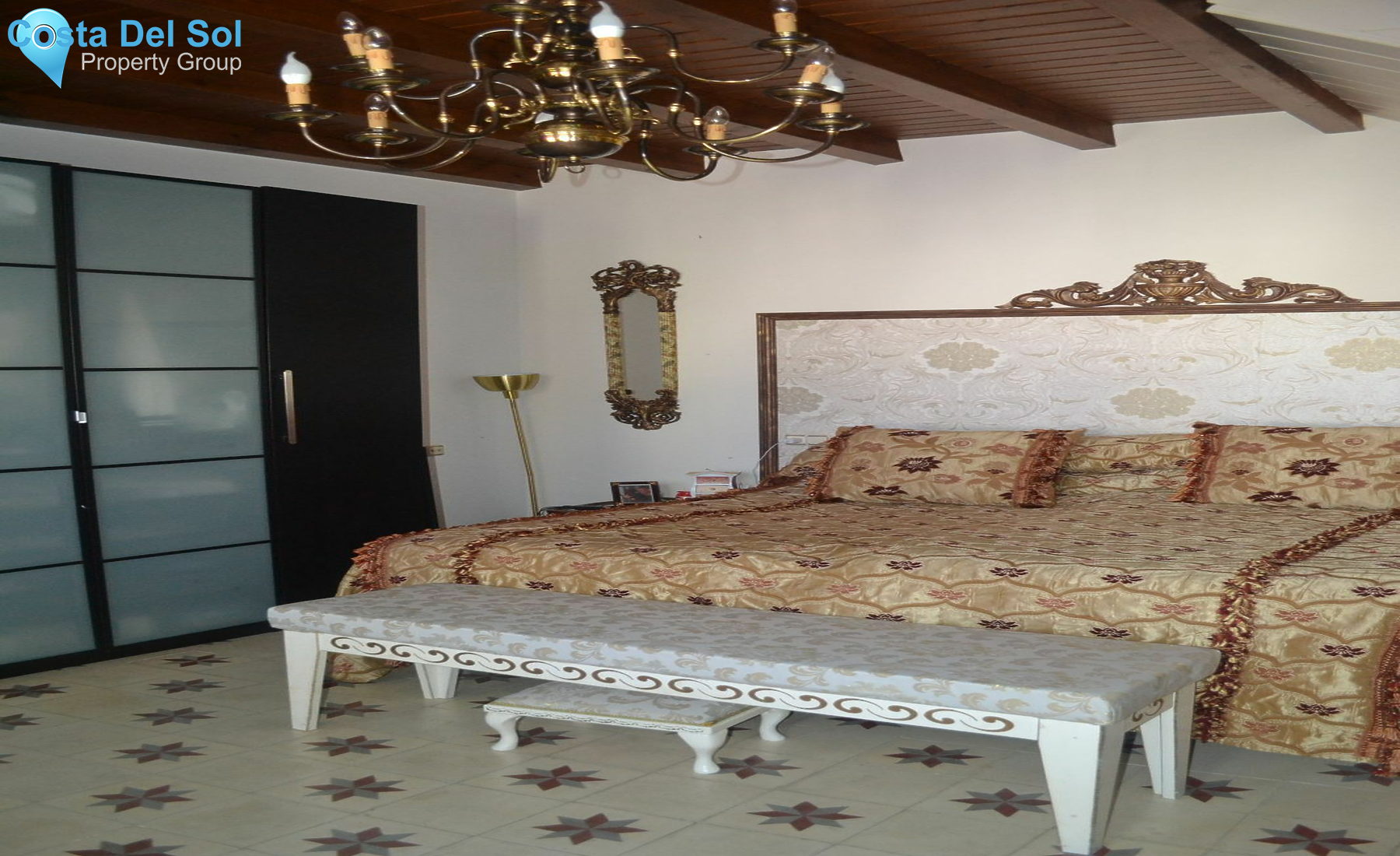 Townhouse in Alhaurín el Grande-1400061