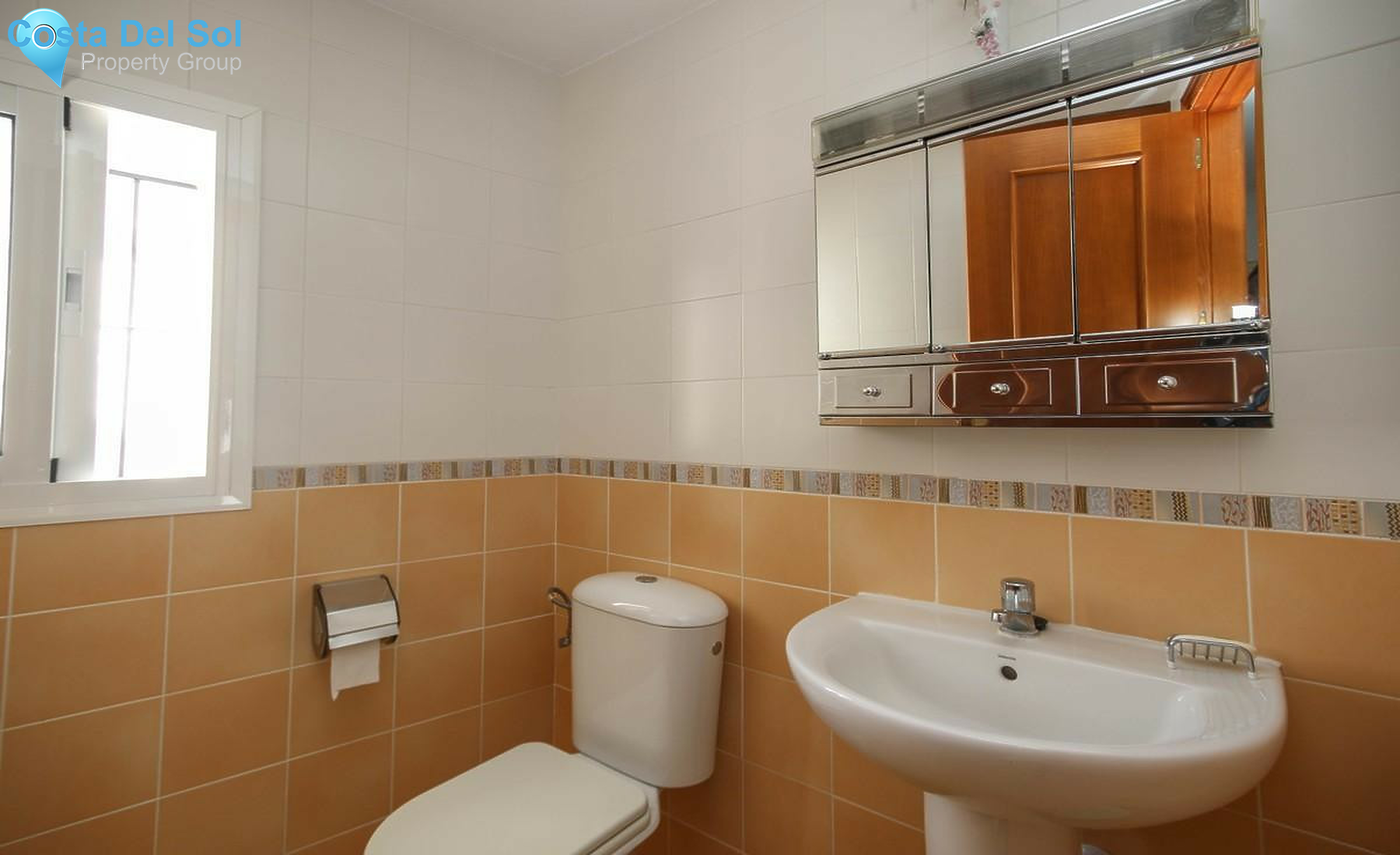 Townhouse in Guaro-1361227