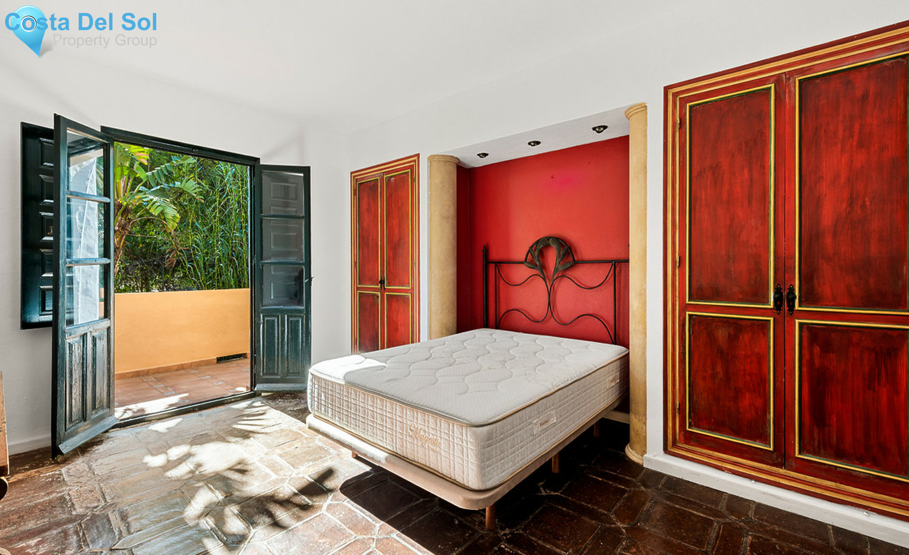 Townhouse in Marbella-704111