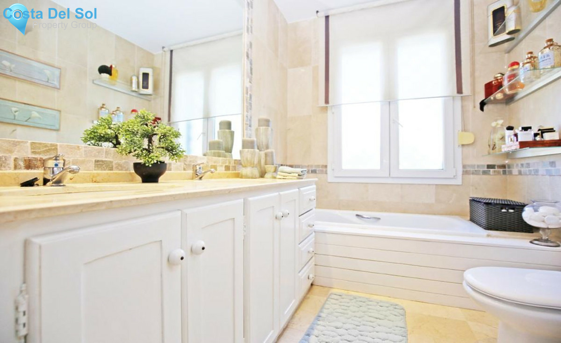 Semi-Detached House in Nueva Andalucía-690907