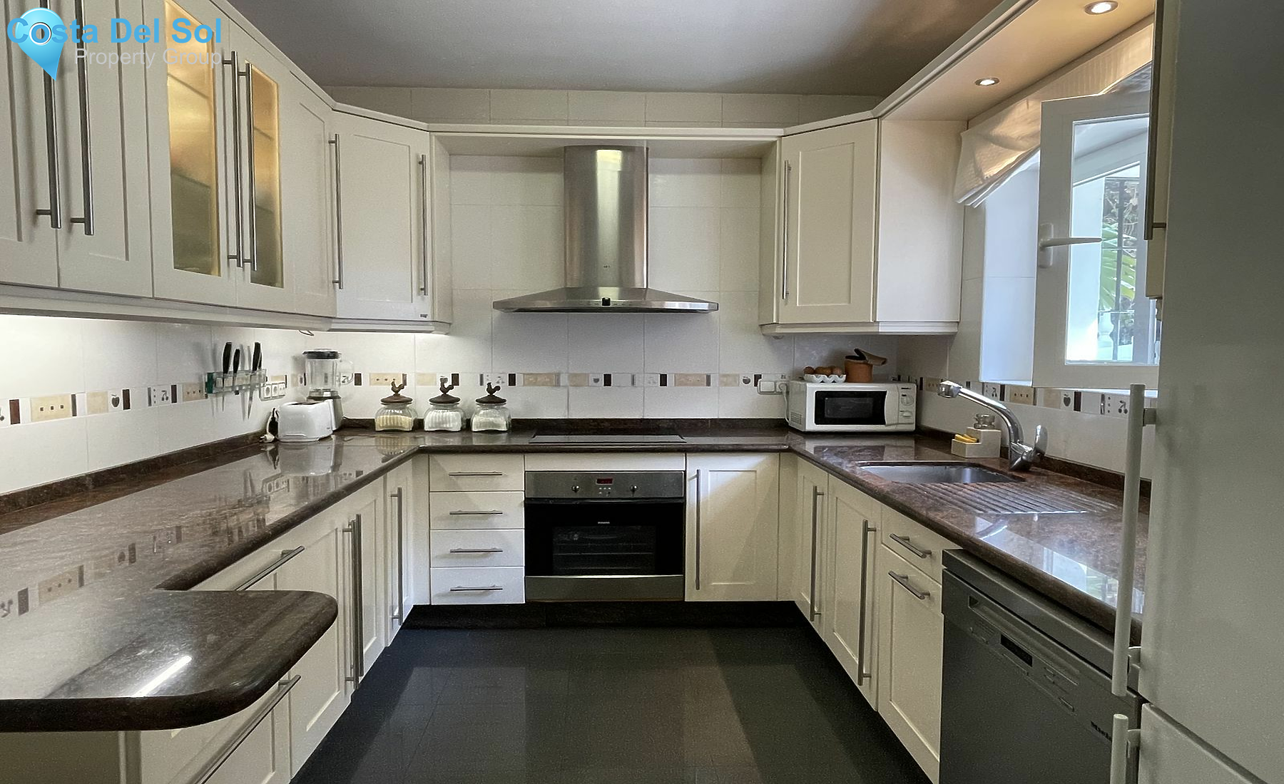 Townhouse in Nueva Andalucía-1387460