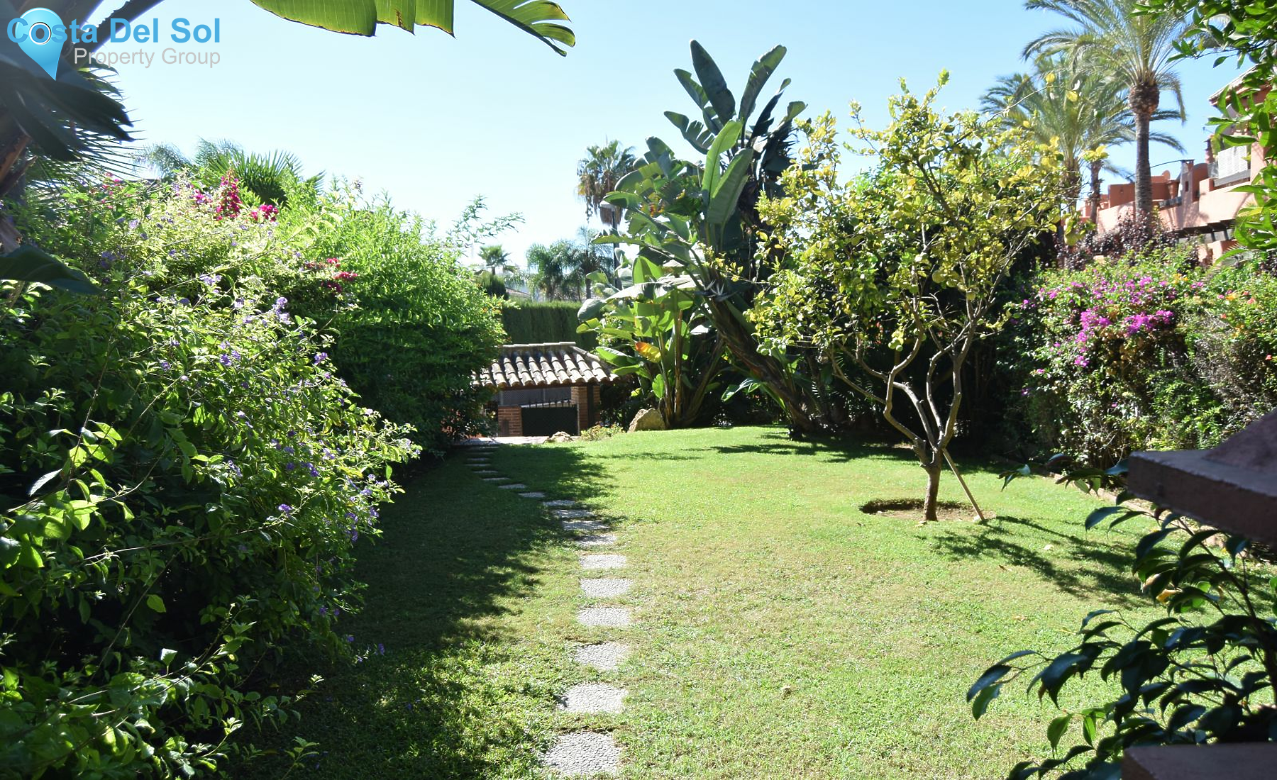 Townhouse in The Golden Mile-1209613