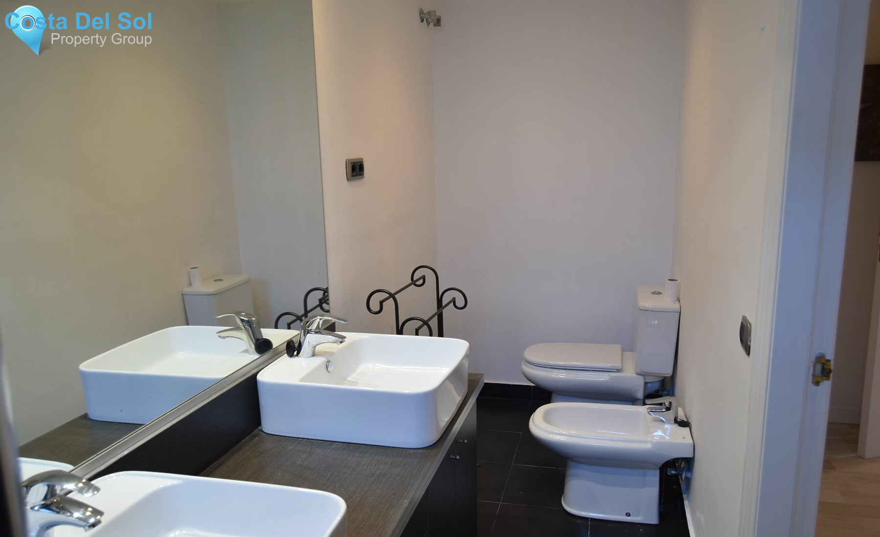 Townhouse in The Golden Mile-1209601