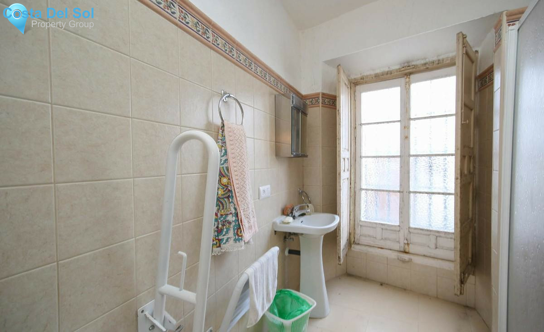 Commercial in Tolox-1384074