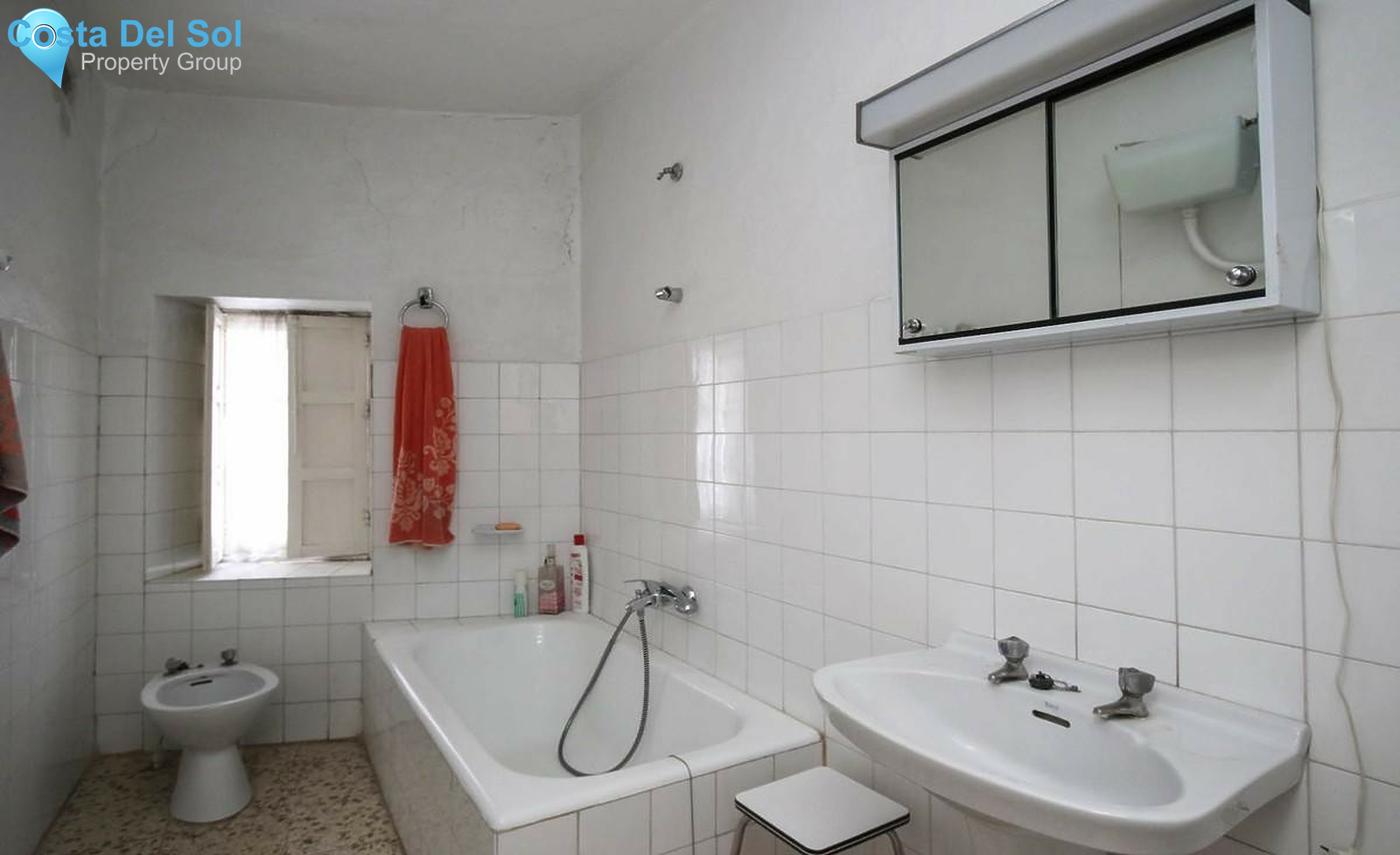 Commercial in Tolox-1384081