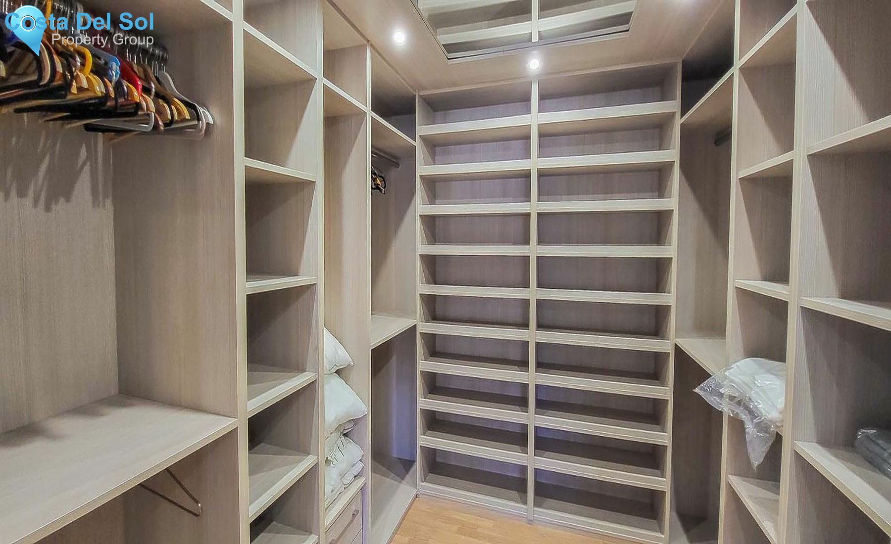 Detached Villa in Alhaurín de la Torre-1443056