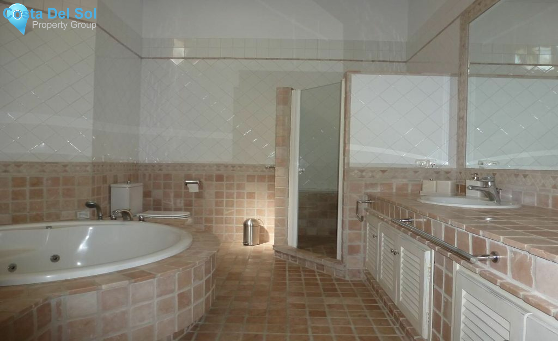 Detached Villa in Aloha-1210995