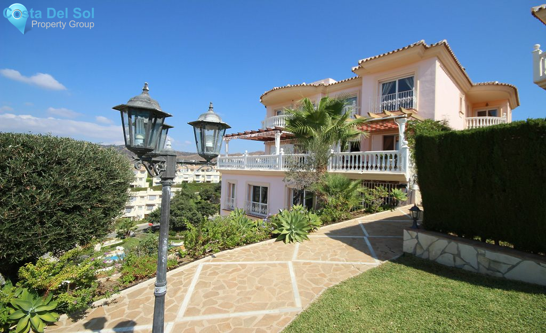 Detached Villa in Artola