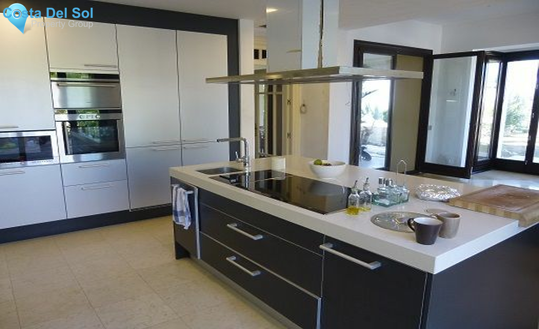 Detached Villa in Bahía de Marbella-1429740