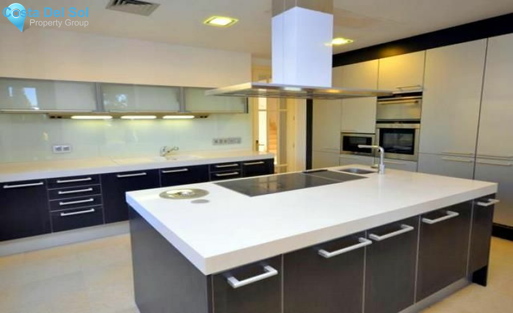 Detached Villa in Bahía de Marbella-1429739