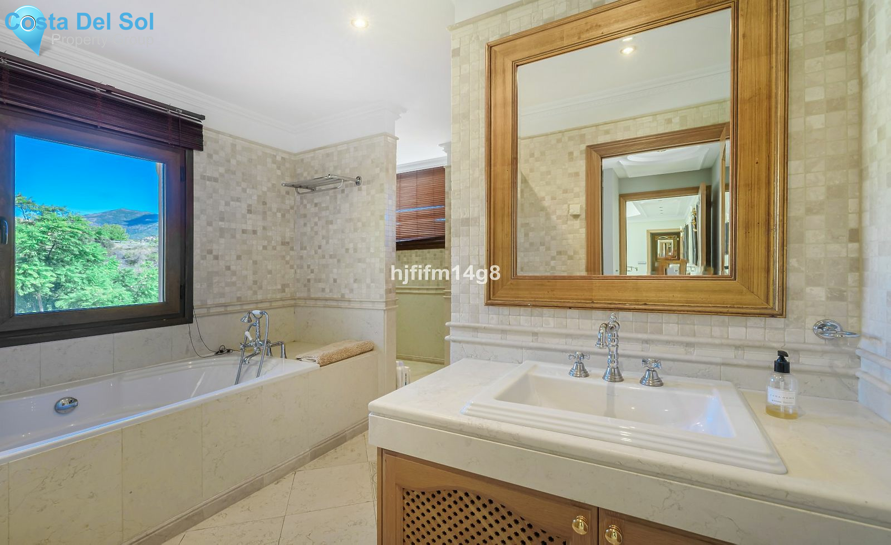 Detached Villa in Benahavís-1148203