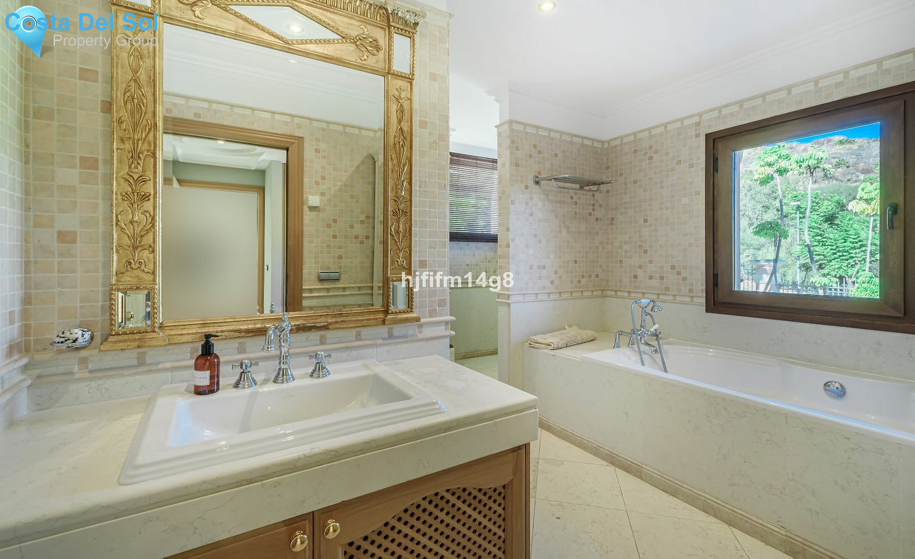 Detached Villa in Benahavís-1148204