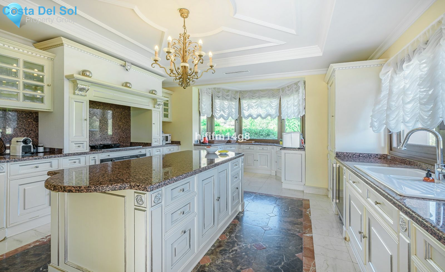 Detached Villa in Benahavís-1148196