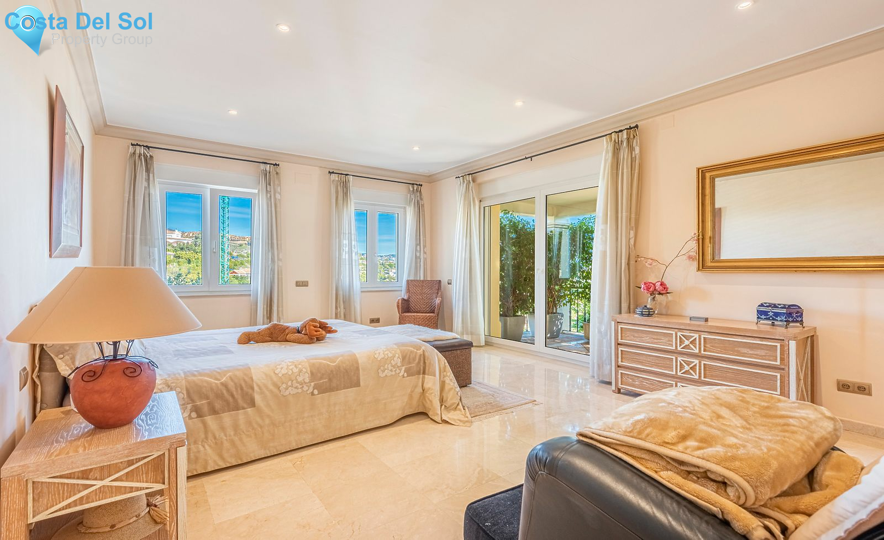 Detached Villa in Benahavís-1202732