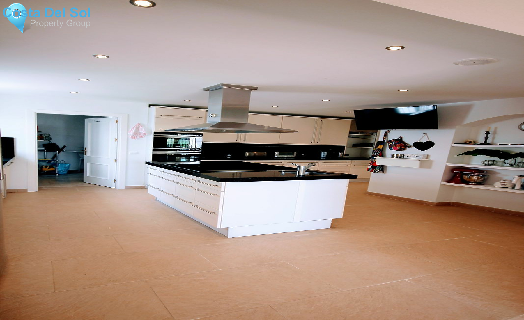 Detached Villa in El Paraiso-1137372