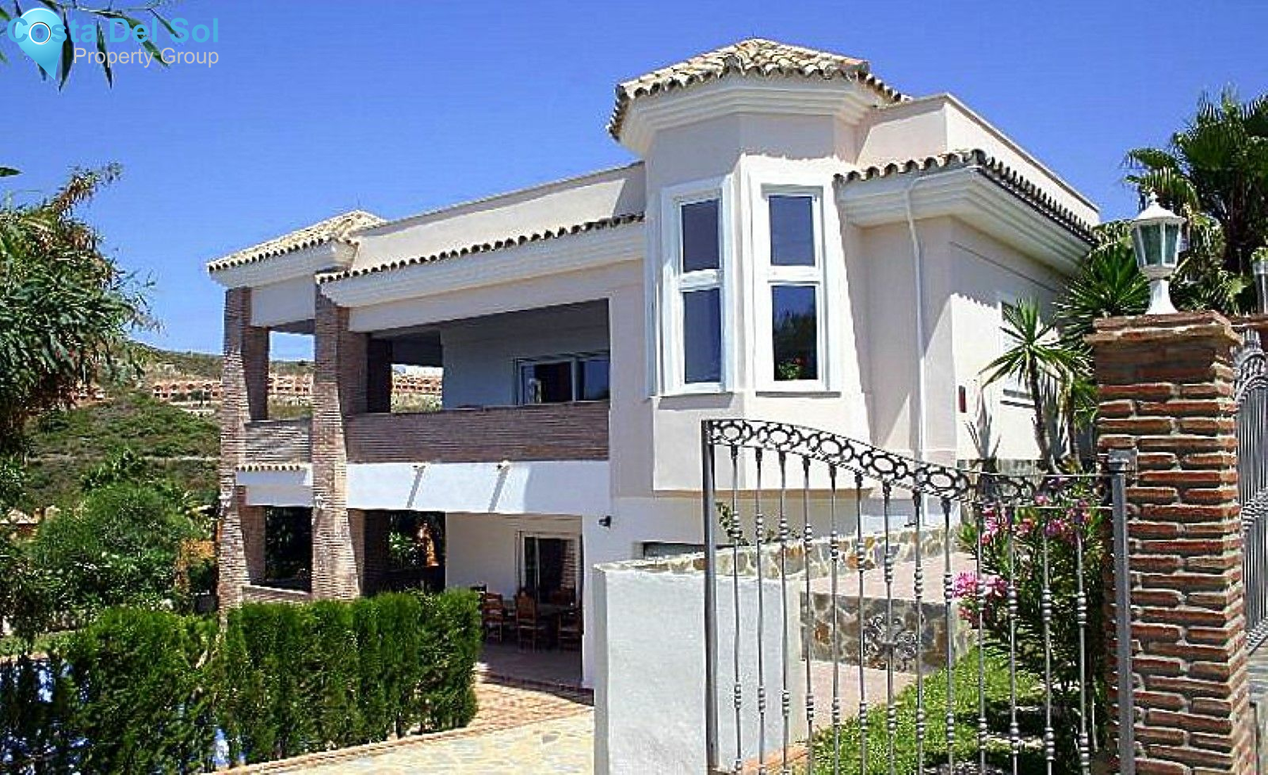 Detached Villa in El Paraiso