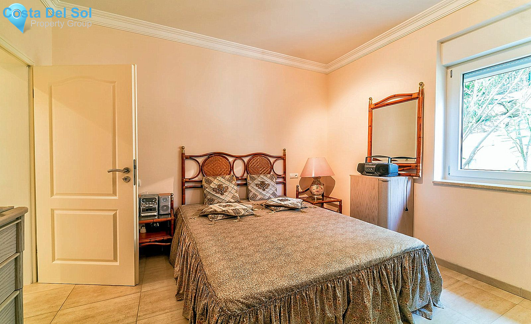 Detached Villa in El Paraiso-1224094