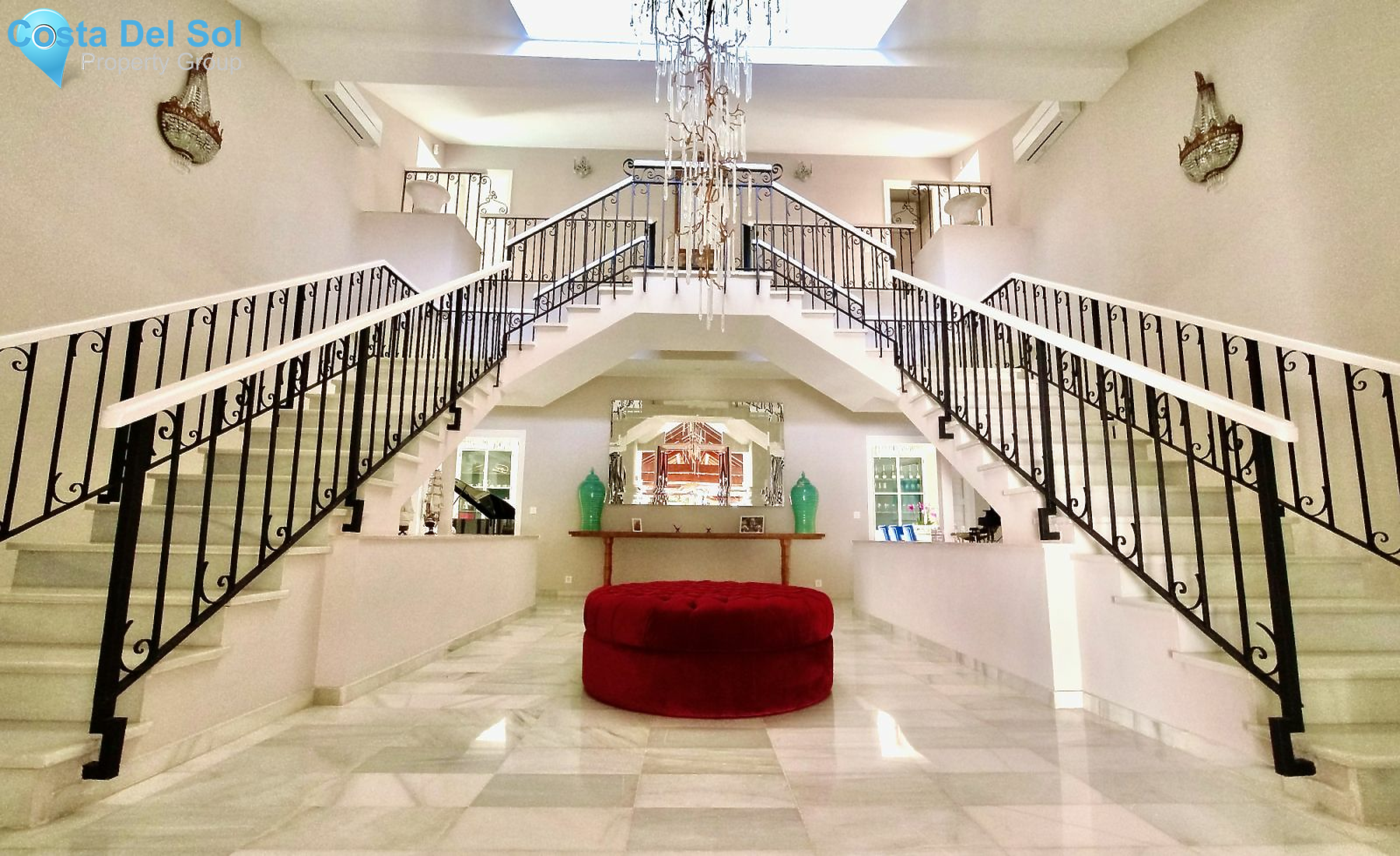 Detached Villa in El Paraiso