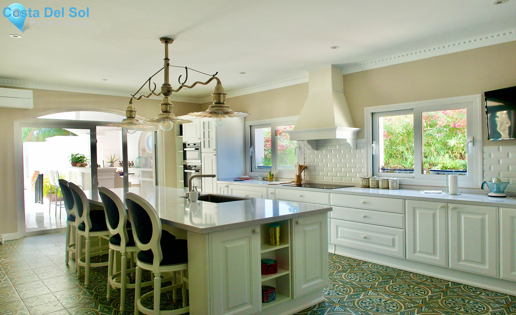 Detached Villa in El Paraiso-1400224