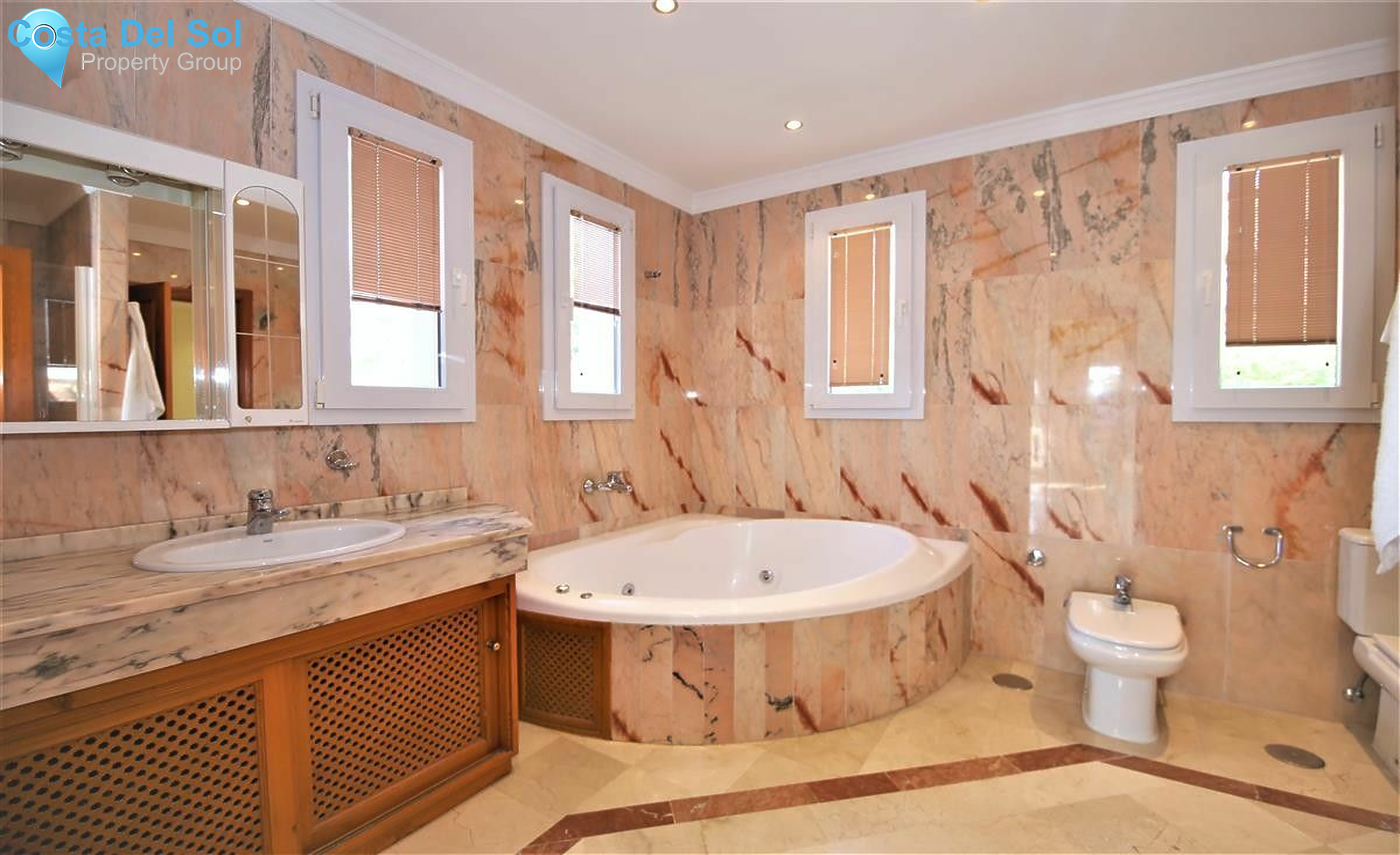 Detached Villa in Estepona-1139309