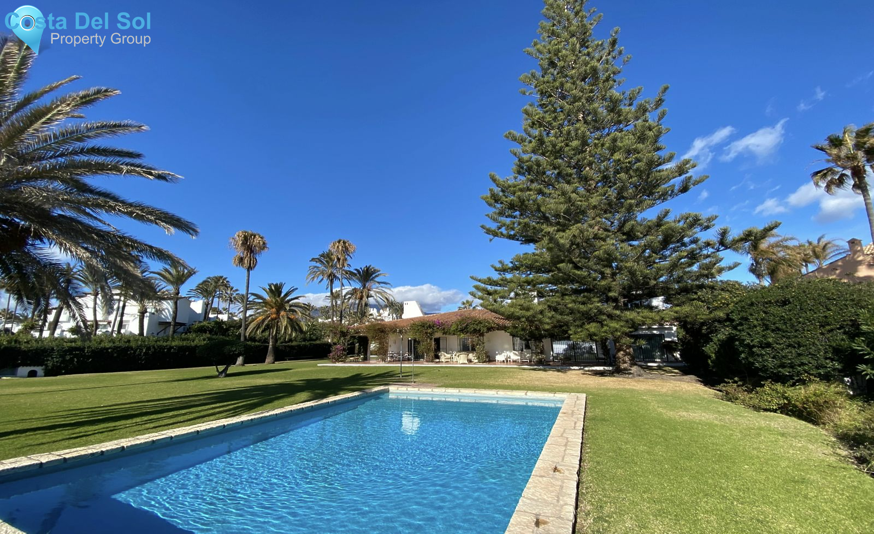 Detached Villa in Estepona-1387927