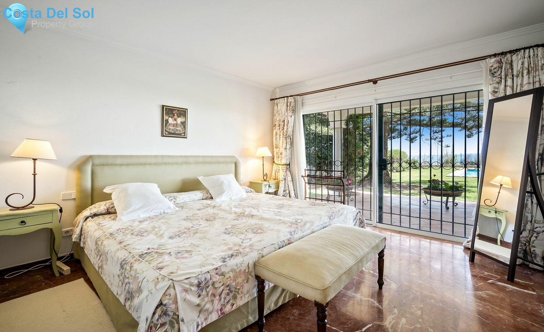 Detached Villa in Estepona-1387911