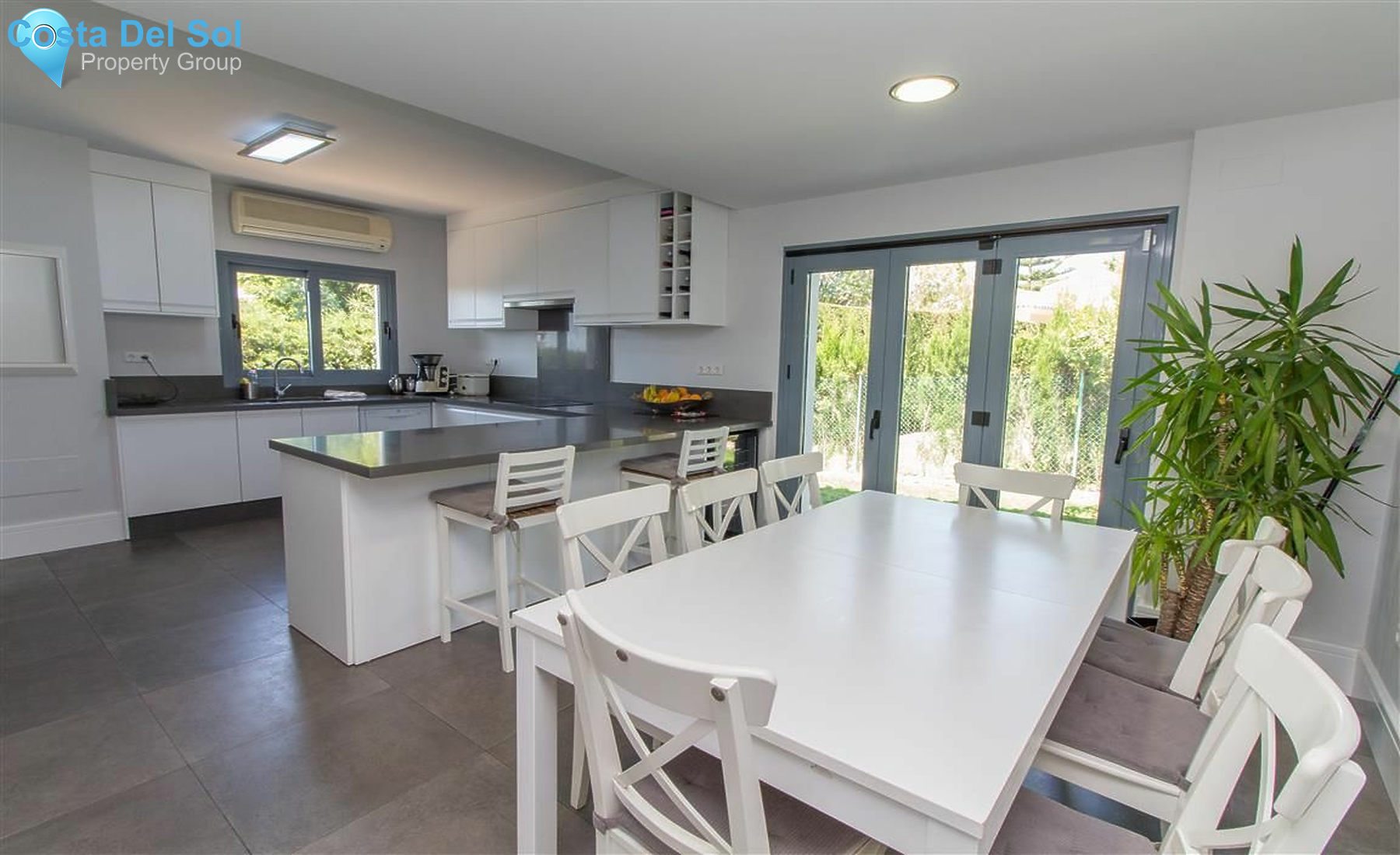 Detached Villa in Hacienda Las Chapas-1192000