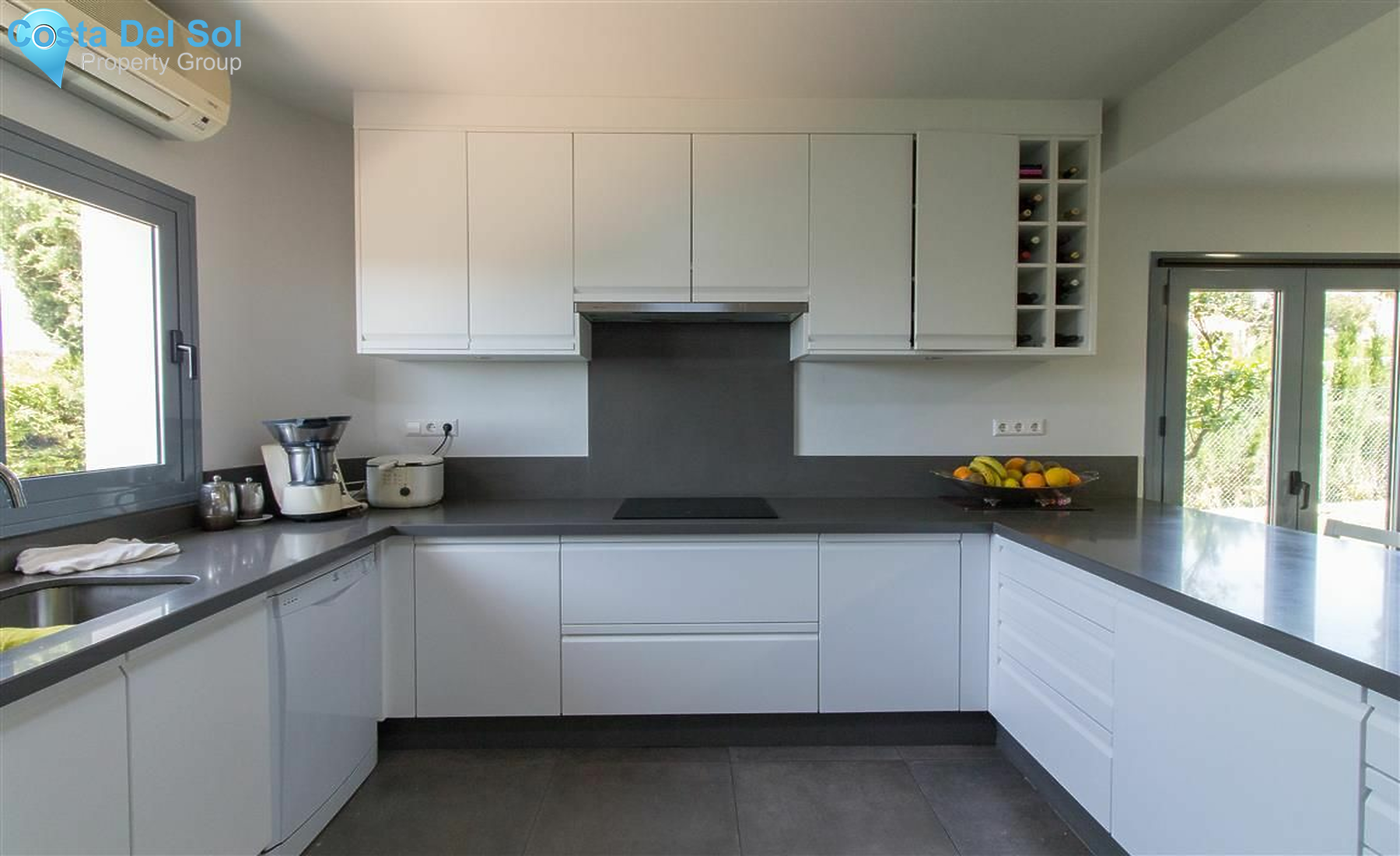 Detached Villa in Hacienda Las Chapas-1192003