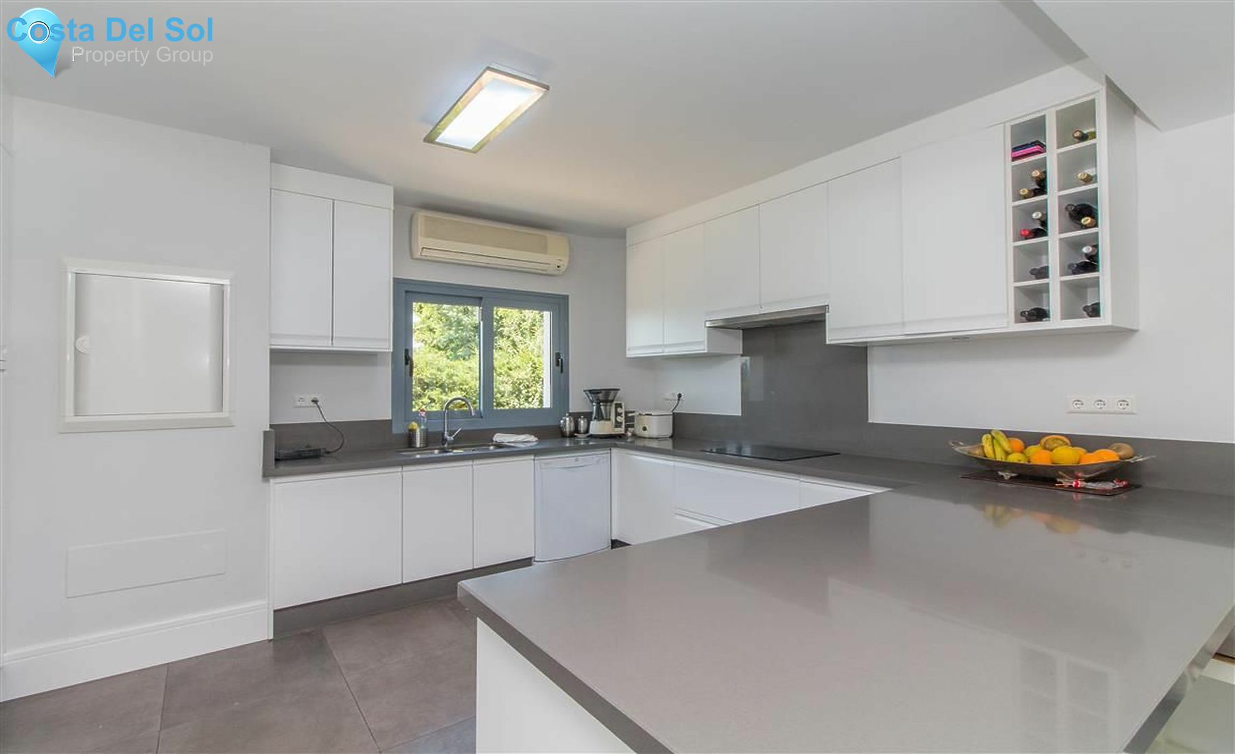 Detached Villa in Hacienda Las Chapas-1191989