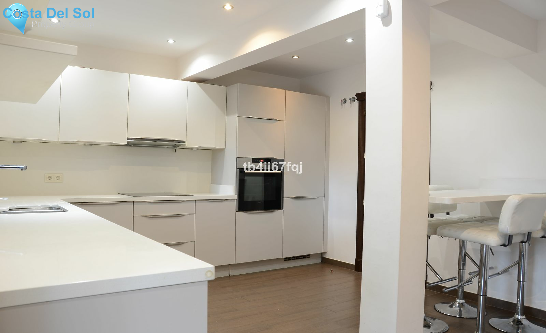 Detached Villa in Hacienda Las Chapas-1223998