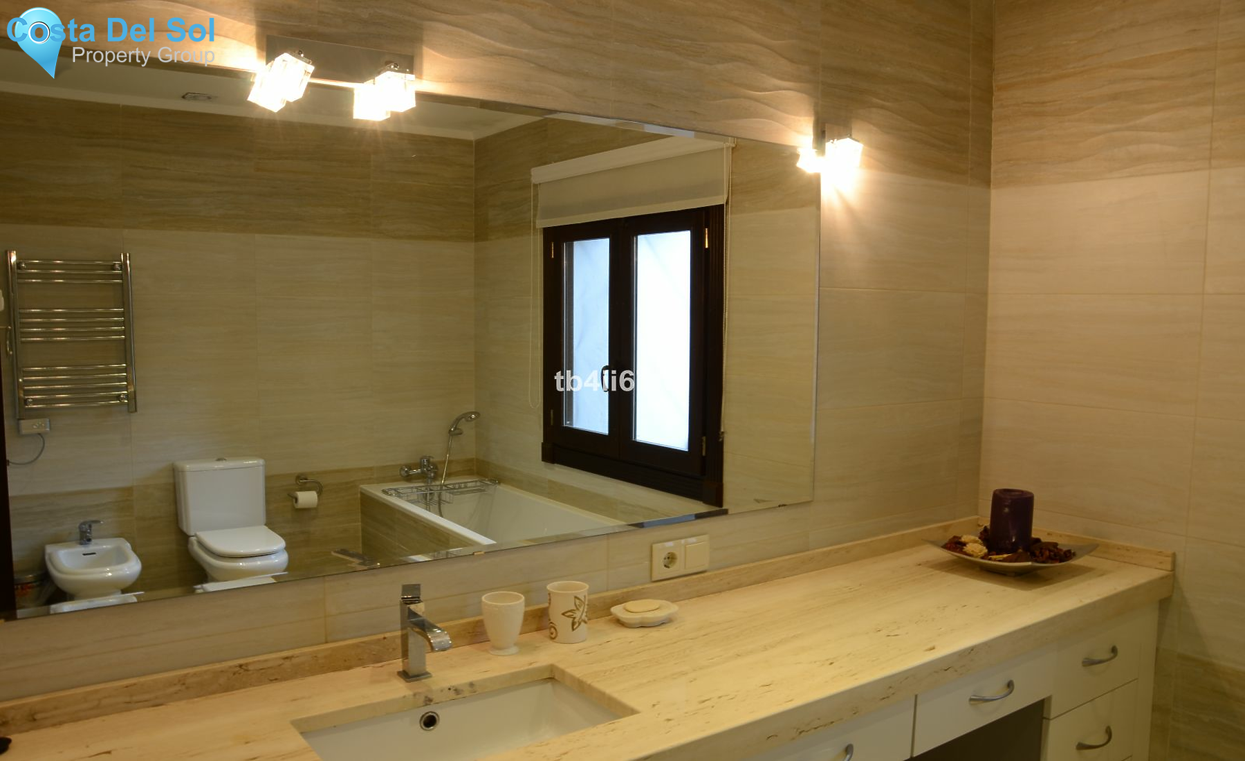 Detached Villa in Hacienda Las Chapas-1224002